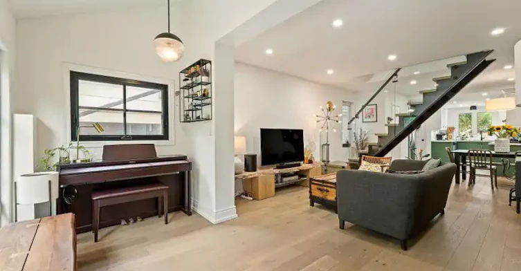 324 Kenilworth Avenue, Toronto, ON, M4L 3S8 - 5
