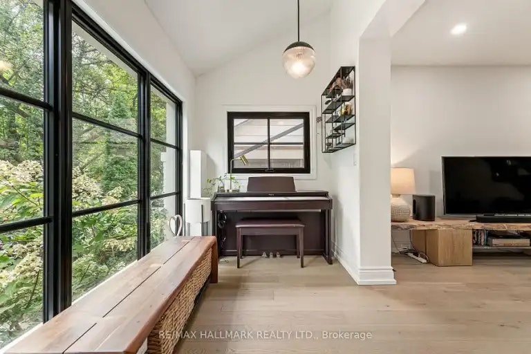 324 Kenilworth Avenue, Toronto, ON, M4L 3S8 - 7