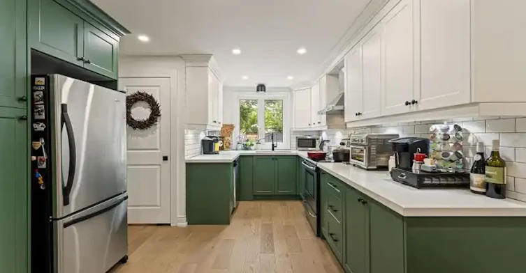 324 Kenilworth Avenue, Toronto, ON, M4L 3S8