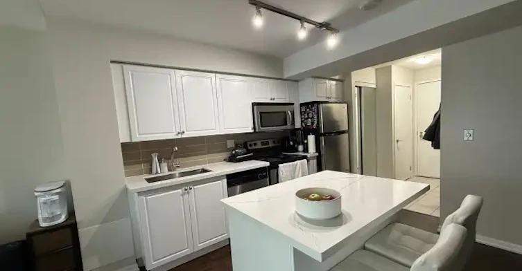 215 Fort York Boulevard, Toronto, ON, M5V 4A1 - 2