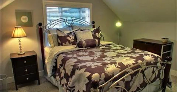 10409 147 Street Northwest, Edmonton, AB, T5N 3C4 - 10