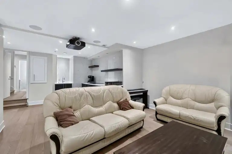 askus Quesnel Drive, Vancouver, BC - 16