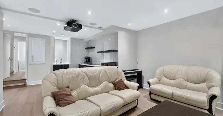askus Quesnel Drive, Vancouver, BC - 16