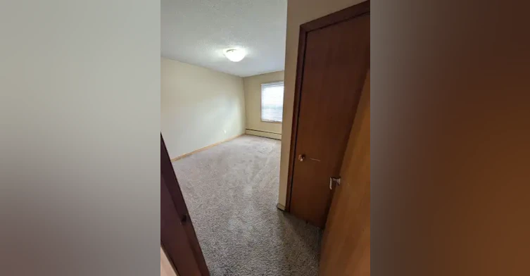 3920 Robinson Street, Regina, SK, S4S 3C8 - 8