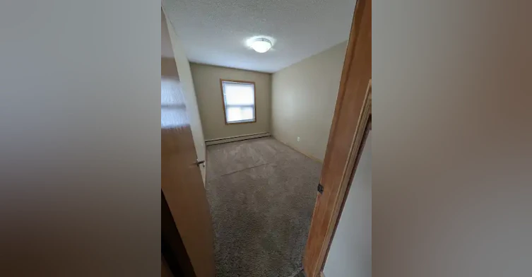 3920 Robinson Street, Regina, SK, S4S 3C8 - 9