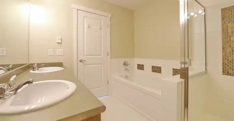 100 Klahanie Drive, Port Moody, BC, V3H 5K7 - 16