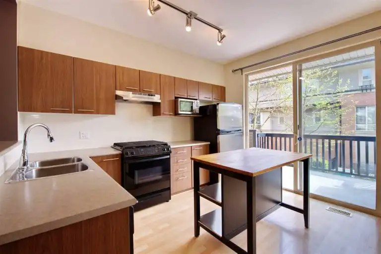 100 Klahanie Drive, Port Moody, BC, V3H 5K7 - 5