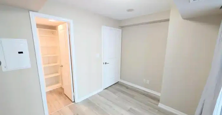 38 Grand Magazine Street, Toronto, ON, M5V 0B2 - 17