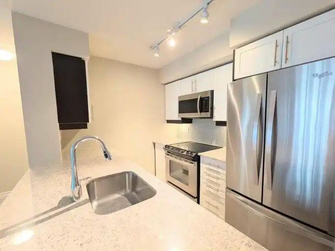 38 Grand Magazine Street, Toronto, ON, M5V 0B2 - 6