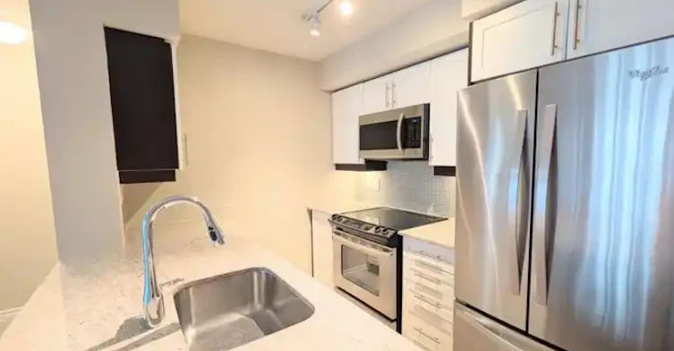 38 Grand Magazine Street, Toronto, ON, M5V 0B2 - 6