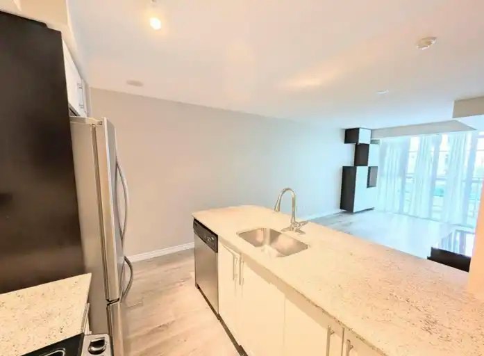38 Grand Magazine Street, Toronto, ON, M5V 0B2 - 5