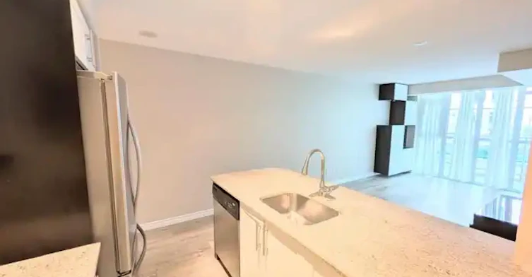 38 Grand Magazine Street, Toronto, ON, M5V 0B2 - 5