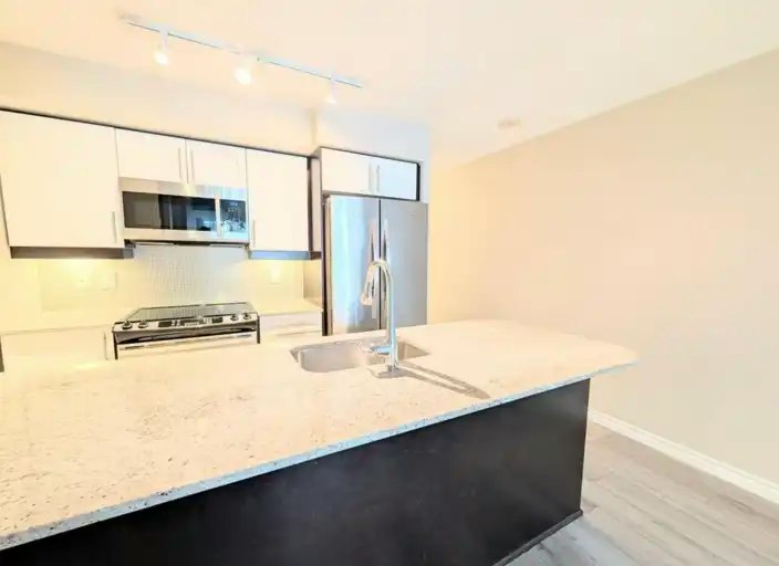 38 Grand Magazine Street, Toronto, ON, M5V 0B2 - 7
