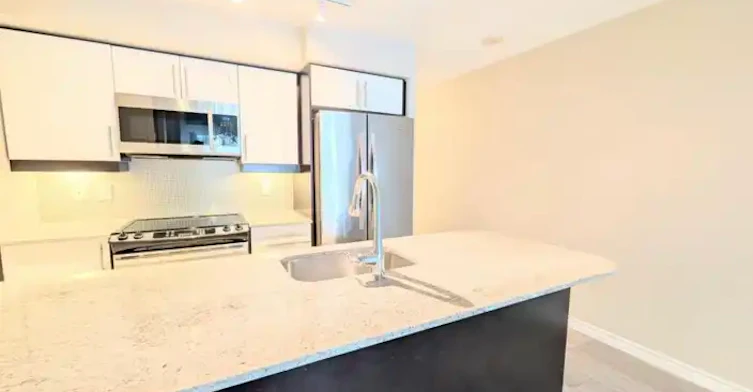 38 Grand Magazine Street, Toronto, ON, M5V 0B2 - 7
