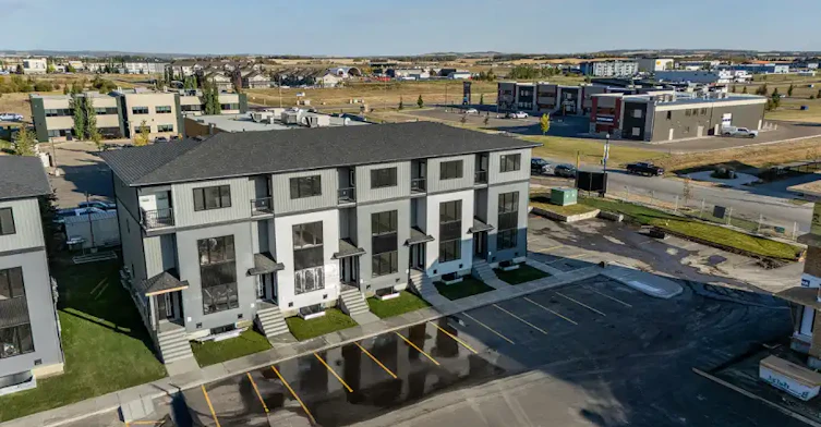 10 Lake Street, Red Deer County, AB