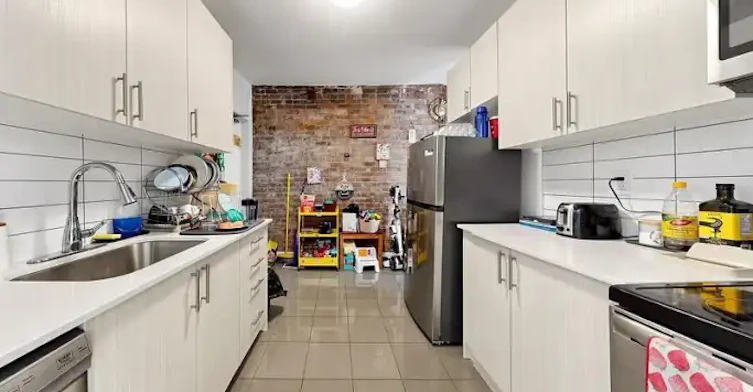 131 Wineva Avenue, Toronto, ON, M4E 2T3 - 12