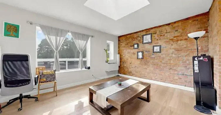 131 Wineva Avenue, Toronto, ON, M4E 2T3 - 7