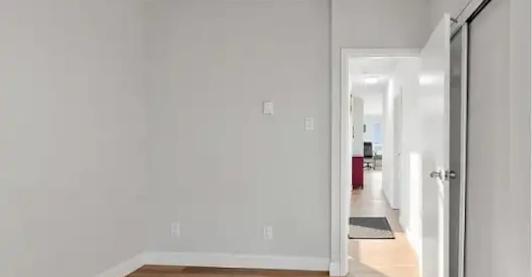 131 Wineva Avenue, Toronto, ON, M4E 2T3 - 13