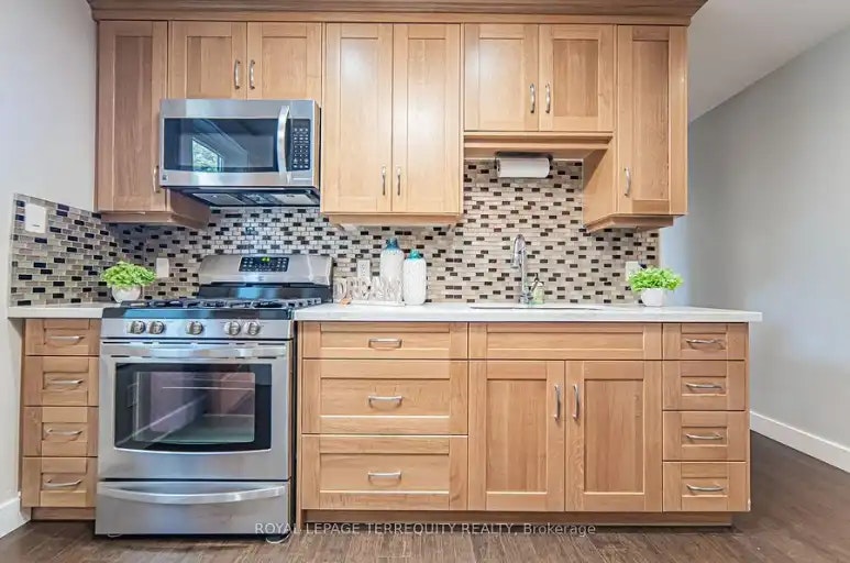 256 Boston Avenue, Toronto, ON, M4M 2V3 - 6