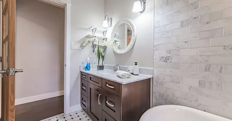 256 Boston Avenue, Toronto, ON, M4M 2V3 - 4