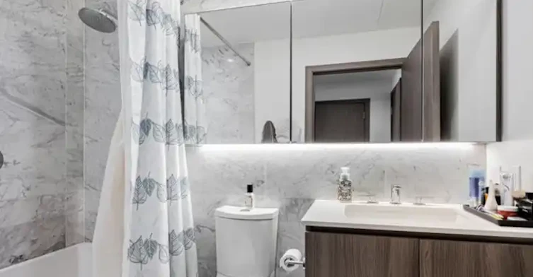 19 Bathurst Street, Toronto, ON, M5V 0N2 - 2