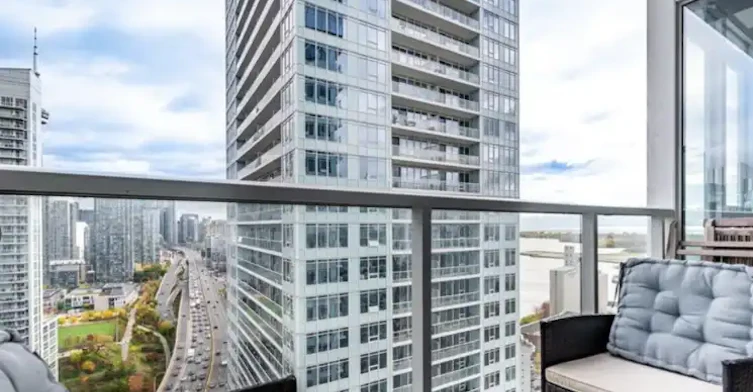 19 Bathurst Street, Toronto, ON, M5V 0N2 - 9