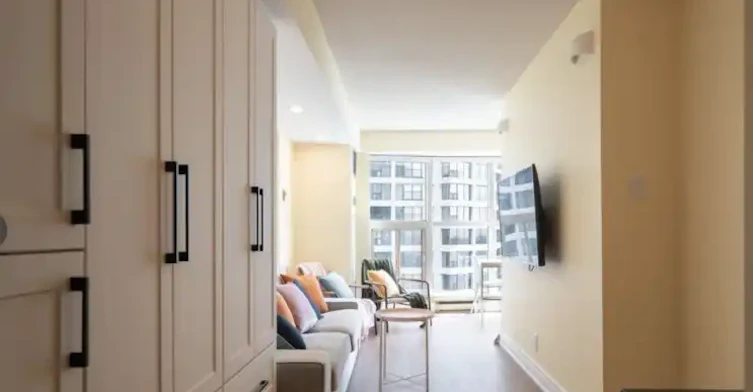 77 Harbour Square, Toronto, ON, M5J 2S2 - 5