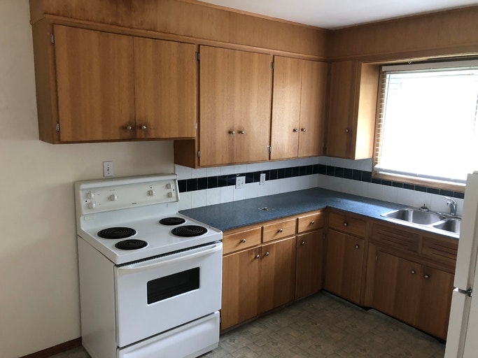9851 79 Street (Forest Heights, Edmonton, AB, T6A 3G2 - 5