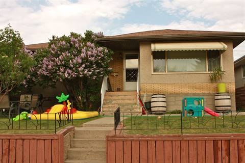 9851 79 Street (Forest Heights, Edmonton, AB, T6A 3G2 - 2
