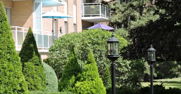 3089 Jaguar Valley Drive, Mississauga, ON, L5A 2J1 - 2