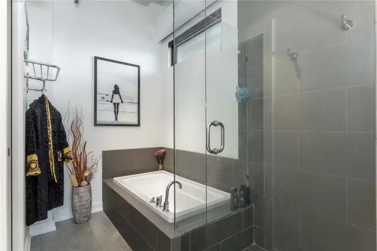 1630 Pandosy Street, Kelowna, BC, V1Y 1P7 - 8