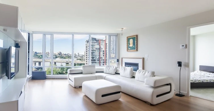 8 Smithe Mews, Vancouver, BC, V6B 0A5