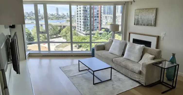 8 Smithe Mews, Vancouver, BC, V6B 0A5