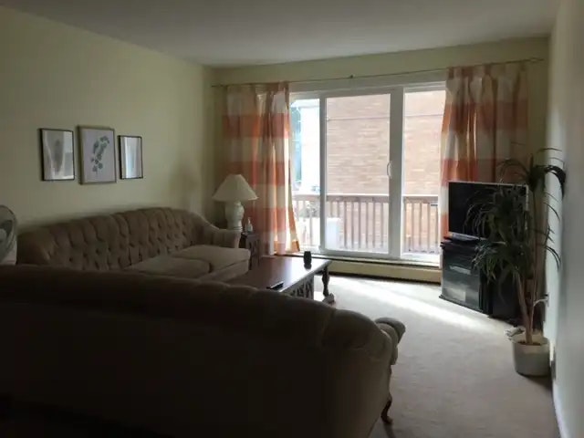 10225 114 Street Northwest, Edmonton, AB, T5K 1S1 - 7