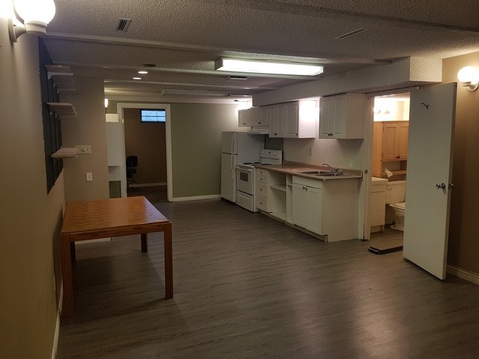 6104 140 Avenue, Edmonton, AB, T5A 1G6