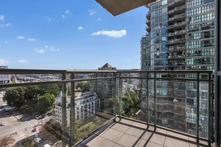 1088 Quebec Street, Vancouver, BC, V6A 4H2 - 2