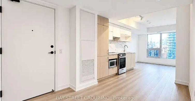100 Queen Street East, Toronto, ON, M5C 0B5 - 4