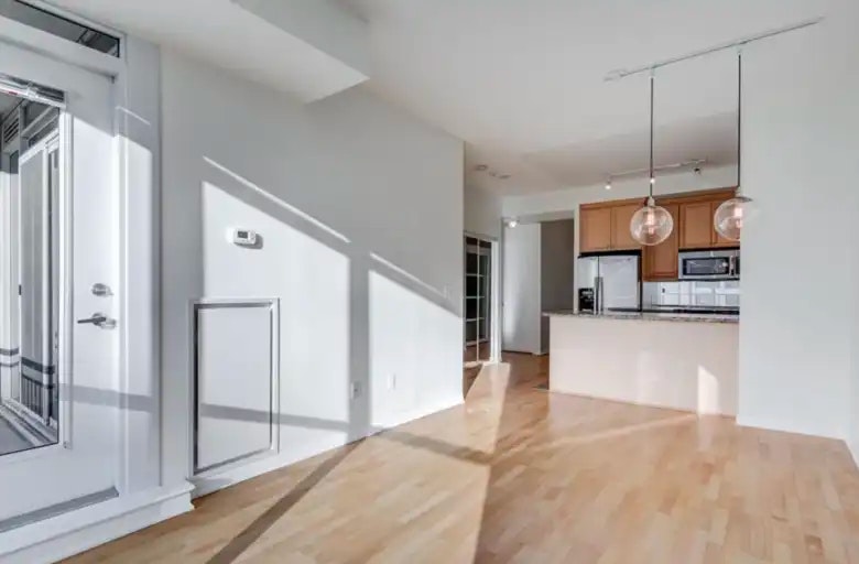 628 Fleet Street, Toronto, ON, M5V 1A8