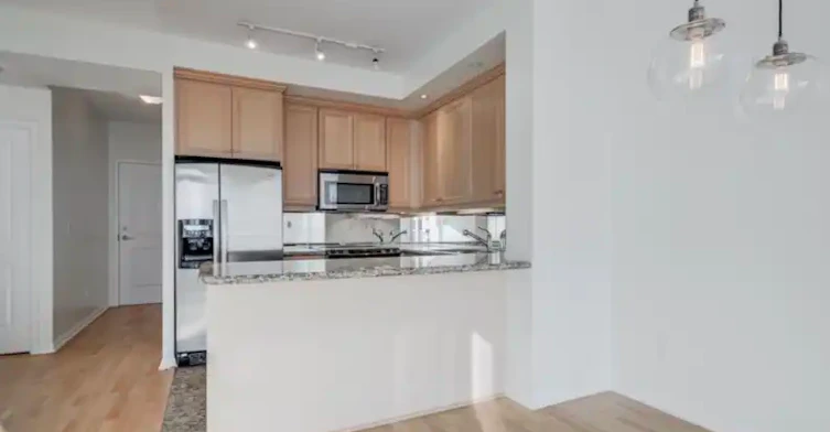 628 Fleet Street, Toronto, ON, M5V 1A8 - 8