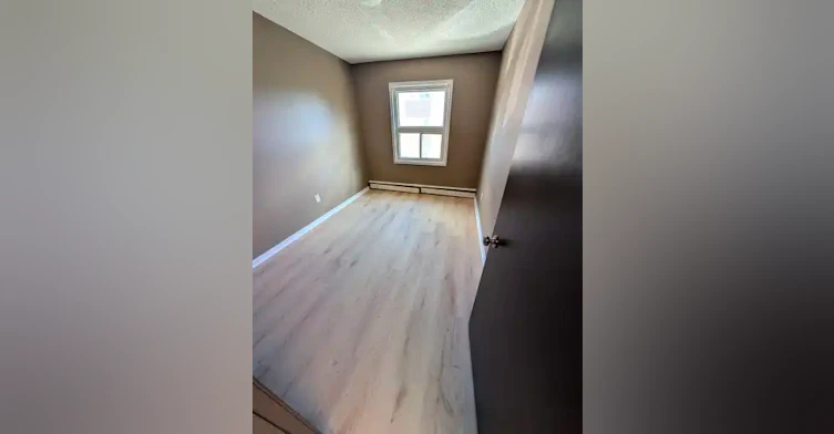 3920 Robinson Street, Regina, SK, S4S 3C8 - 10