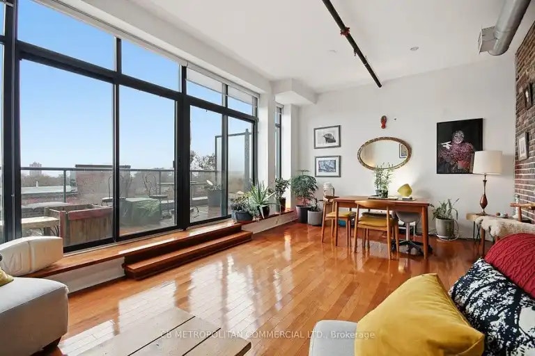 363 Sorauren Avenue, Toronto, ON, M6R 3C1 - 2