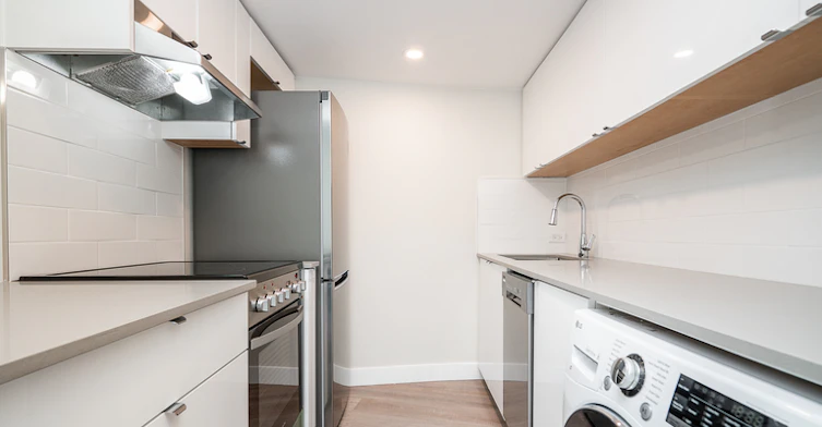 1011 Beach Avenue, Vancouver, BC, V6E 1T8