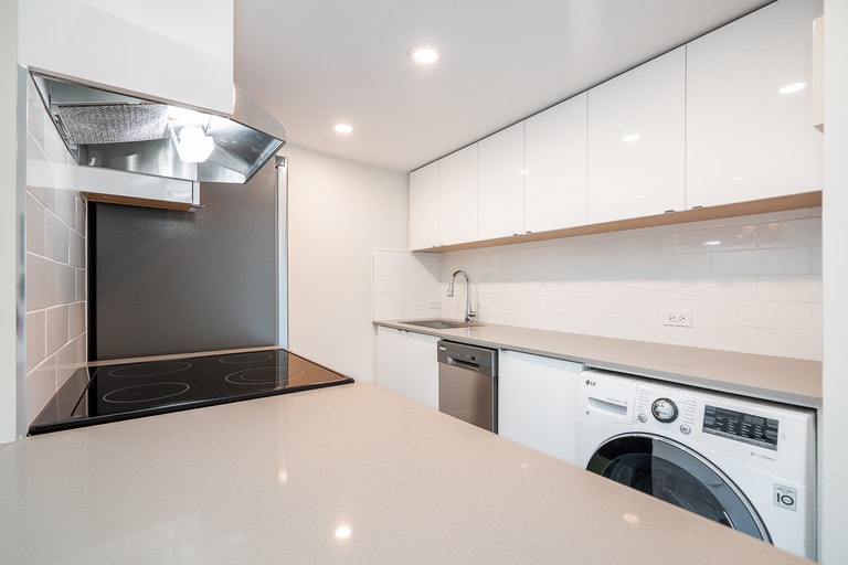 1011 Beach Avenue, Vancouver, BC, V6E 1T8 - 2
