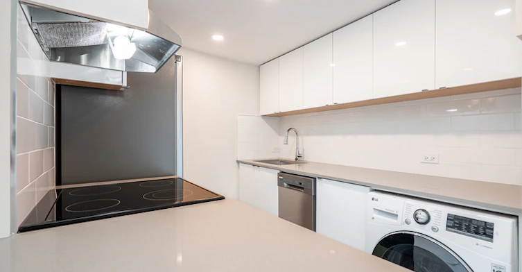 1011 Beach Avenue, Vancouver, BC, V6E 1T8 - 2