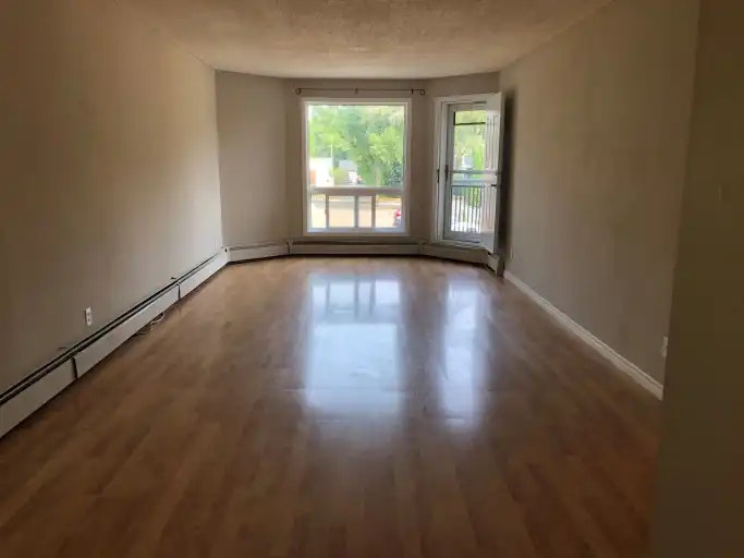 9854 88 Avenue Northwest, Edmonton, AB, T6E 2R3 - 3