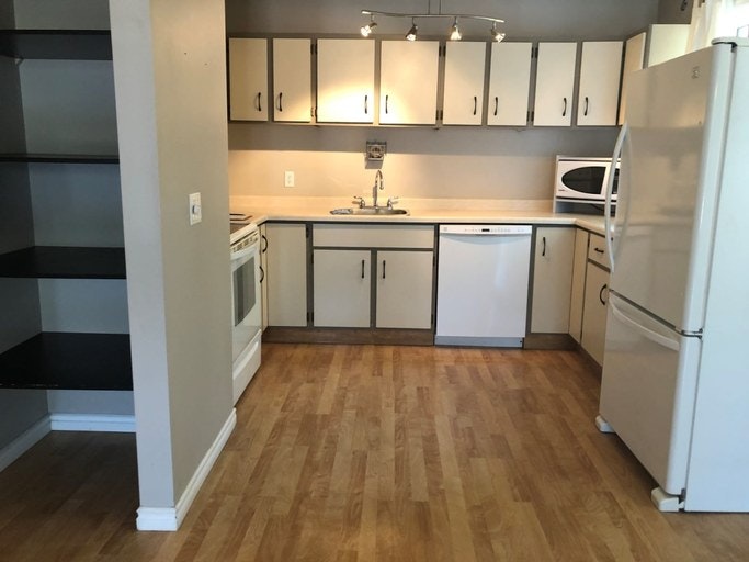 9854 88 Avenue Northwest, Edmonton, AB, T6E 2R3 - 4