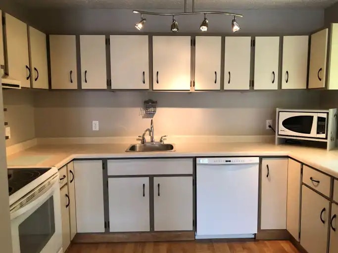 9854 88 Avenue Northwest, Edmonton, AB, T6E 2R3 - 7