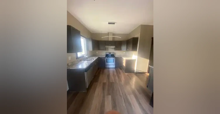 9502 102 Avenue, Grande Prairie, AB, T8V 0Z6 - 4