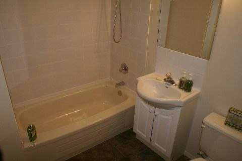 107 St And 85 Avenue, Edmonton, AB, T6E 2K8 - 6