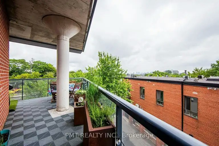 369 Sorauren Avenue, Toronto, ON, M6R 3C1 - 4
